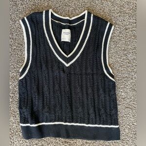 Abercrombie & Fitch Black V-Neck Cable Knit Vest with White Trim